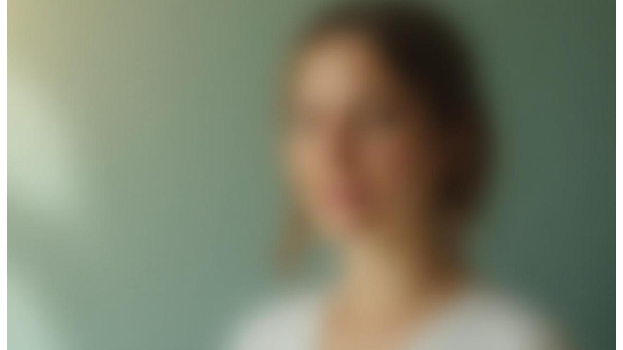 Personne en séance de relaxation vocale, symbolisant le bien-être et la clarté de la voix
